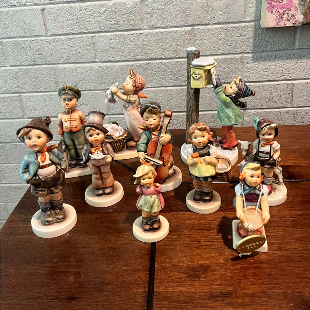 Hummel Figurine Lot
